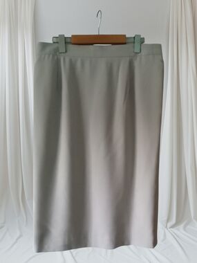 Jones Wear Midi Straight Skirt in Light Gray